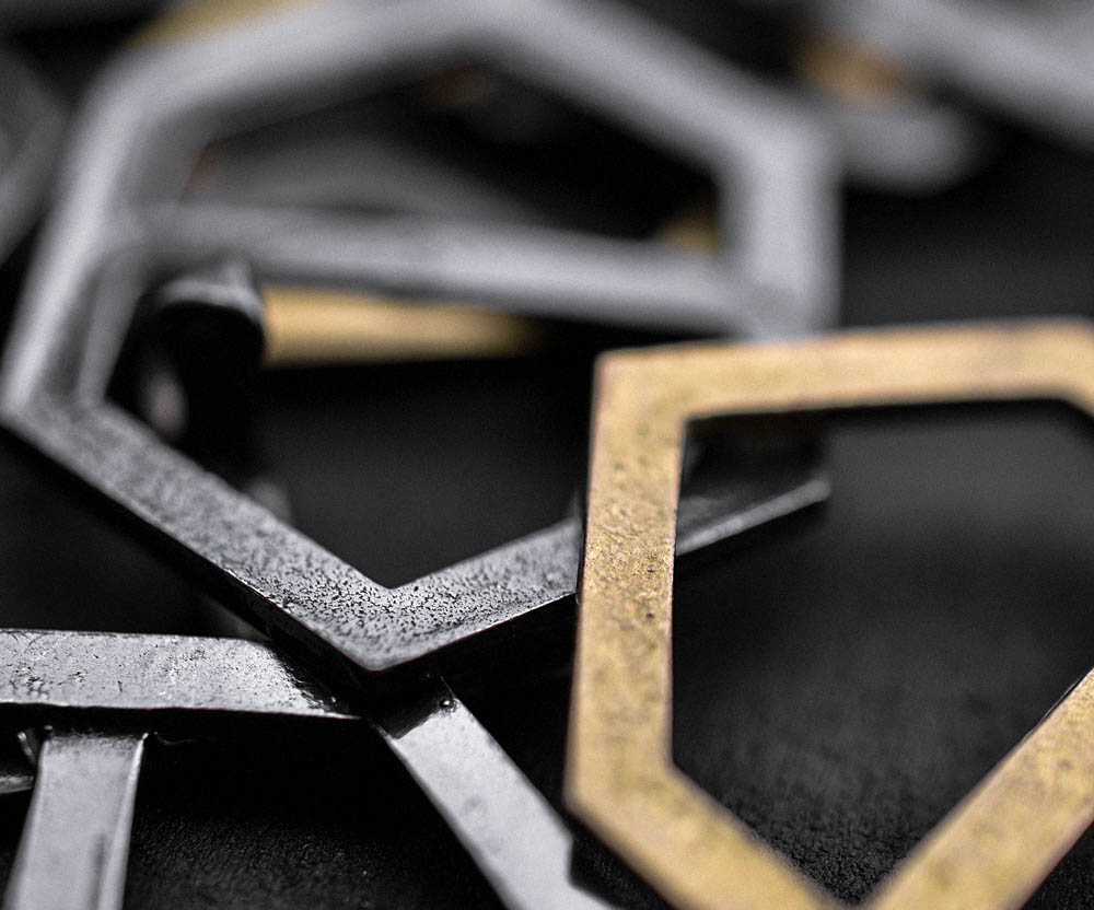 minoar-hexagon-signature-buckle-1