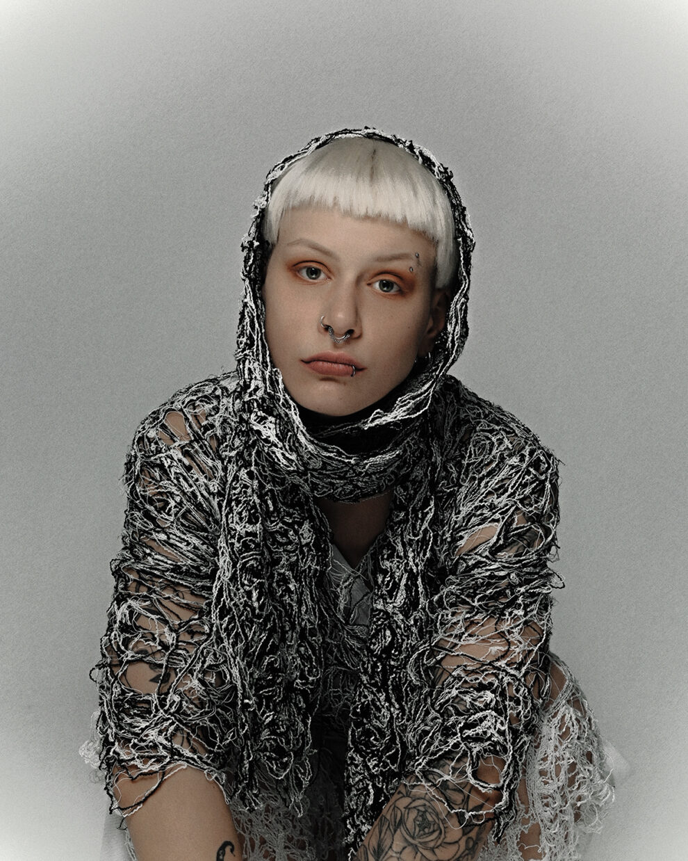 LOOKS OF NEUTRALISM EDITORIAL - MINOAR.COM